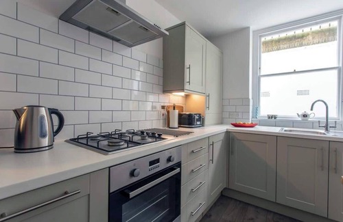 Upper Town Apartment | Central maisonette with garden