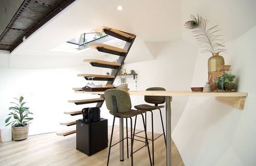 Spaarndammer en Zeeheldenbuurt Boat Rental | Central & Modern Eco-Houseboat 10 min walk to center