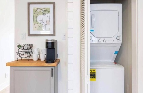 Mystic - New London Apartment | Central Mystic, Nicely Renovated 2BR, Free Parking