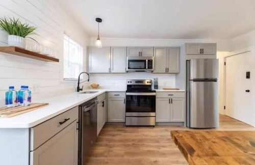 Mystic - New London Apartment | Central Mystic, Nicely Renovated 2BR, Free Parking