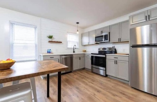 Mystic - New London Apartment | Central Mystic, Nicely Renovated 2BR, Free Parking