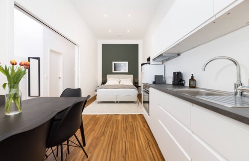 Gesundbrunnen Apartment | Central Nests - Apartment for 6 guests with 2 full bathrooms