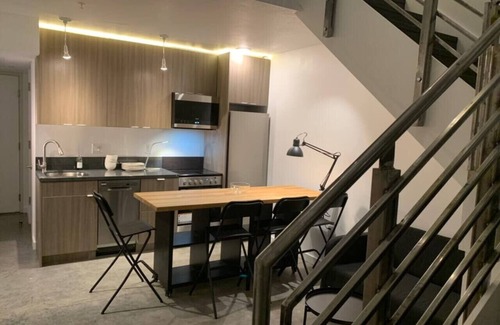 People's Freeway Apartment | Central Ninth Lofty Chic B09