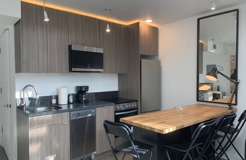 People's Freeway Apartment | Central Ninth Lofty Chic B09