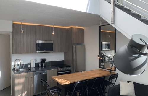 People's Freeway Apartment | Central Ninth Lofty Chic B09