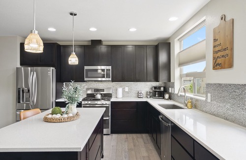 Northfield House | Central Park 2BR–Minutes to DIA & RTD-Summer Open