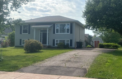 Cornwall House | Central PEI location minutes to golf and beaches.