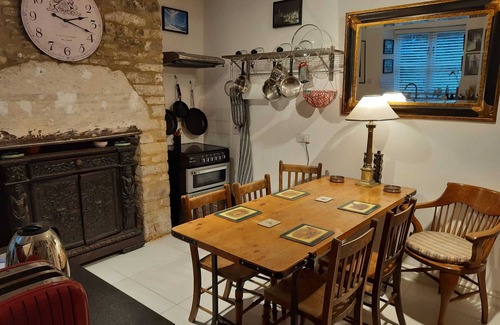 Tetbury House | Central Period Cottage with Parking - Market Place,Tetbury Cotswolds