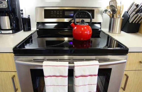 Eureka Valley Apartment | Central San Francisco Top Floor Jewel Box, Parking, Laundry