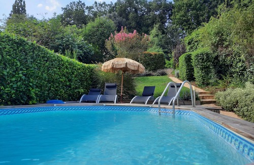 Sarlat-la-Caneda House | CENTRAL SARLAT, DETACHED HOUSE, HEATED POOL, PARKING, WiFI, EXCELLENT REVIEWS