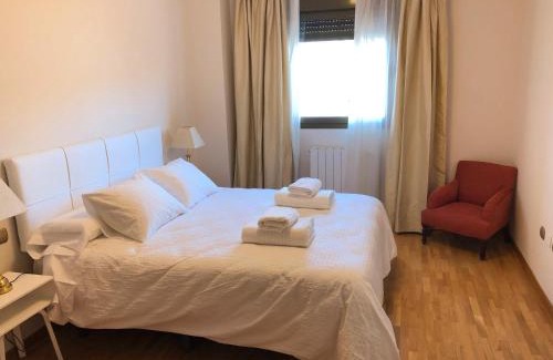 Plaza de Toros-Doctores-San Lazaro Apartment | Central, Spacious Parking