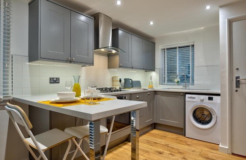 Stamford Apartment | Central Stamford Retreat - Stylish 2-Bed Apartment & Parking