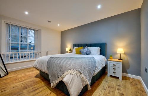 Stamford Apartment | Central Stamford Retreat - Stylish 2-Bed Apartment & Parking