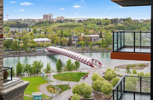 Eau Claire Apartment | Central Stay | New, Gym, Parking, Laundry, AC