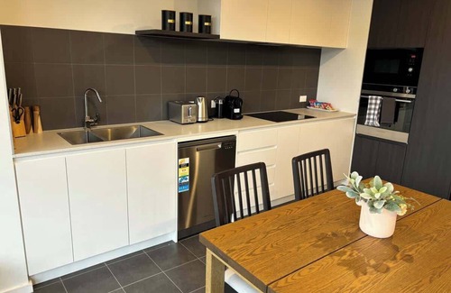 Braddon Apartment | Central Stay | Parking | Self check in | CBD