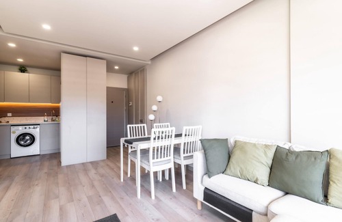 Lara Apartment | Central Studio w Balcony 10 min to Lara Beach