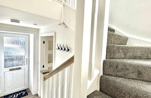 Saint Ola House | Central, Stylish - 2 Bed Property, The Stable @ Warrenfield, Free WiFi & Parking