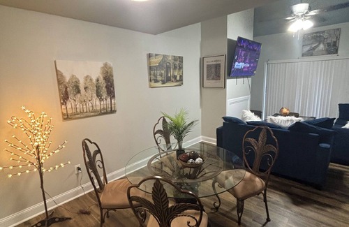South Baton Rouge Apartment | . Central to OLOL hospital 5 mins. Perkins Rowe Shopping 6 mins, LSU 15 mins.