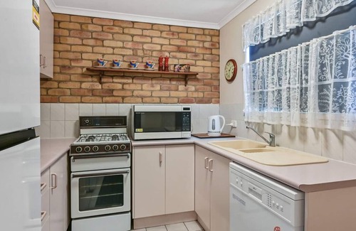 East Toowoomba Apartment | Central Toowoomba Townhouse Beautiful Homely getaway - Optimise BNB