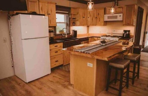 Post Mills House | Central VT Studio- Great For Travel Professionals!