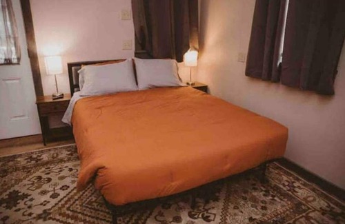 Post Mills House | Central VT Studio- Great For Travel Professionals!