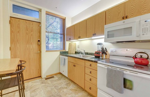 Central West End Condo | Central West End Condo < 1 Mi to Forest Park!