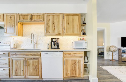 Cimarron Hills Apartment | Centrally Located with 180° Mountain Range Views