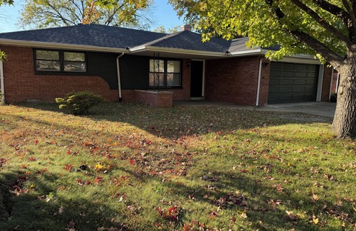 Fairview Heights House | Centrally located, 7 miles from ScottAFB, 14 miles to Downtown St Louis