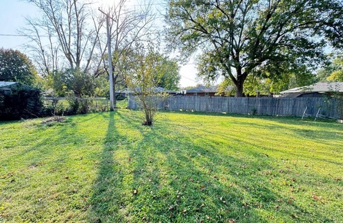 Fairview Heights House | Centrally located, 7 miles from ScottAFB, 14 miles to Downtown St Louis