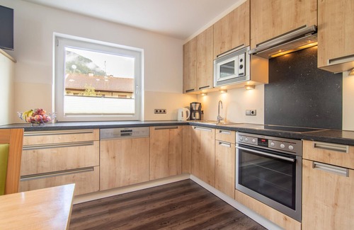 Zell am Ziller House | Centrally located holiday home with a garden
