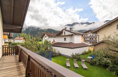 Zell am Ziller House | Centrally located holiday home with a garden