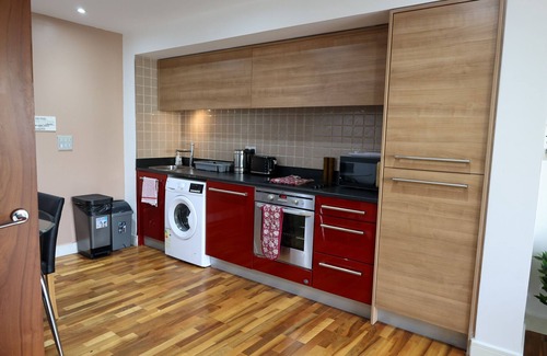 Birmingham Apartment | Centrally located 1BR Apt | Edg Cricket, University of Bham, Priory Hosp & Park