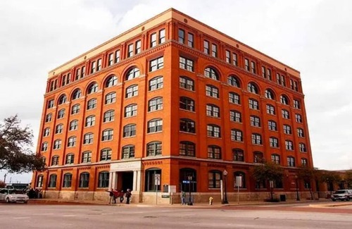 Park Central Apartment | Centrally located 2-BD & 2 Bath