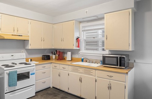 Terre Haute House | Centrally Located 2BR Apartment