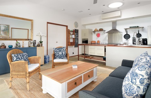 Tin Can Bay House | Centrally located and a nice walk to the bay