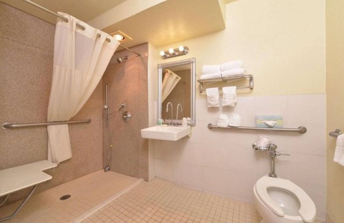 South Montebello House | Centrally located accommodations in Montebello!
