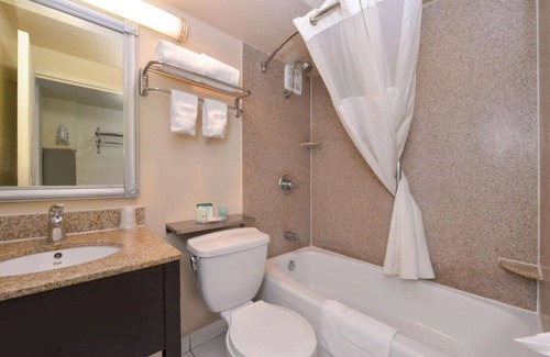 South Montebello House | Centrally located accommodations in Montebello!