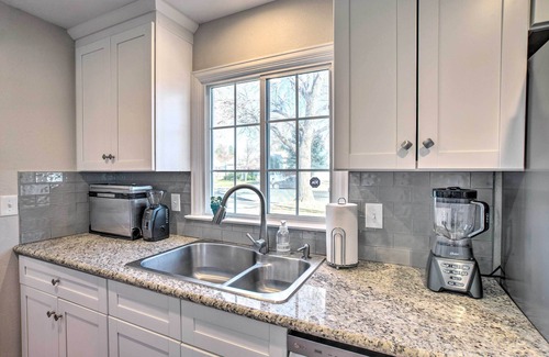 Delmar Parkway House | Centrally Located Aurora Home w/Covered Patio