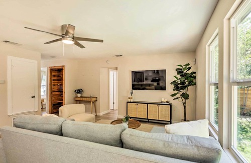 Franklin Park House | Centrally Located Austin Home w/ Large Yard!