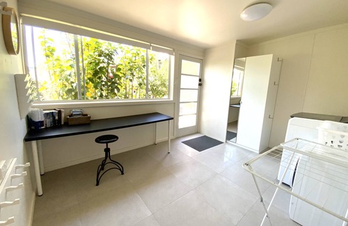 Eden House | Centrally located & Clean - 4 Bedrooms 5 beds!