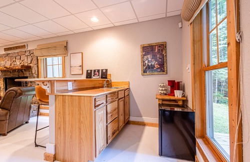 Almond Cottage | Centrally located cottage 5 mins to Tsali, Fontana Lake, 15 mins to Bryson Cityn