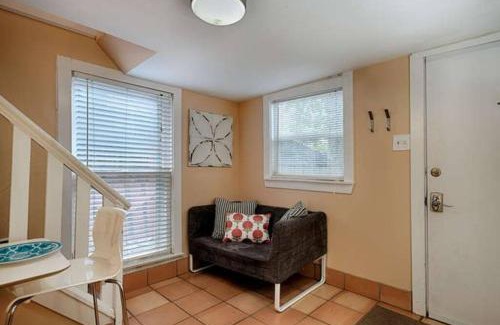 Clarksville Apartment | Centrally located Cozy Tiny Loft, Near ACL, SXSW, Zilker, 6th Street