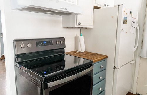 Sunset Hills House | Centrally located, cozy cottage, near KU campus