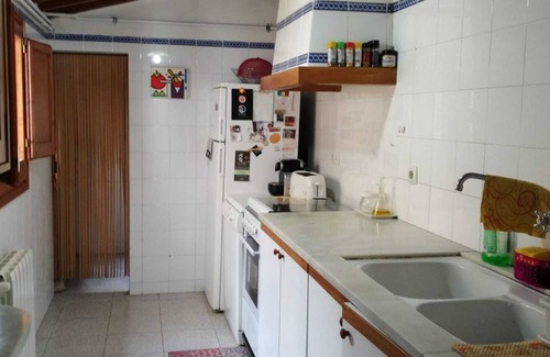 Banyoles House | Centrally located house with patio