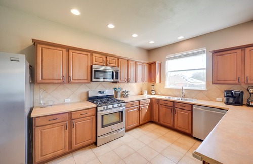 Kyle House | Centrally Located Kyle Home: Walk to Pool & Park!