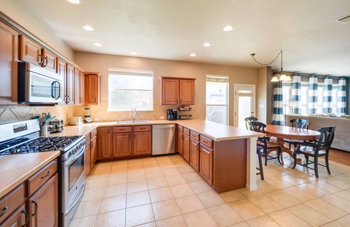 Kyle House | Centrally Located Kyle Home: Walk to Pool & Park!