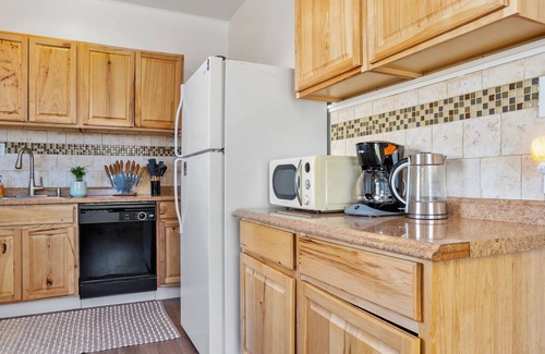 Midtown House | Centrally Located Midtown 2 Bedroom Home with 3 Parking Stalls that Sleeps 7