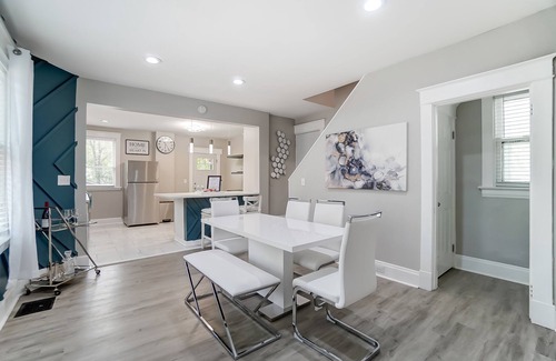 Roselawn Finance House | Centrally located Modern entertainment home for the whole family