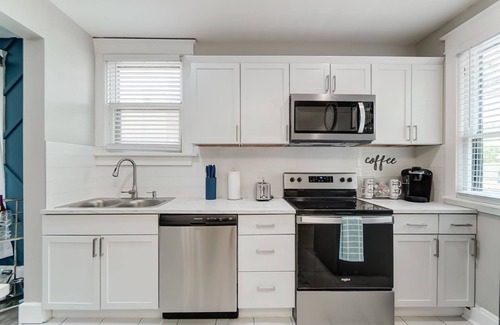 Roselawn Finance House | Centrally located Modern entertainment home for the whole family