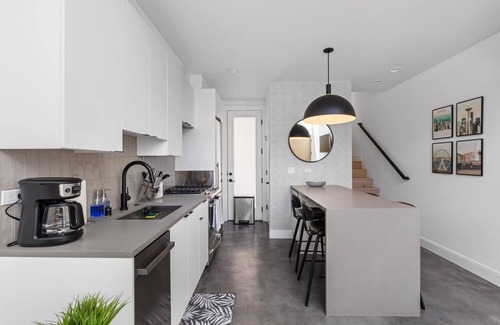 Lower Queen Anne House | Centrally located, modern Seattle townhome breathtaking SpaceNeedle views!